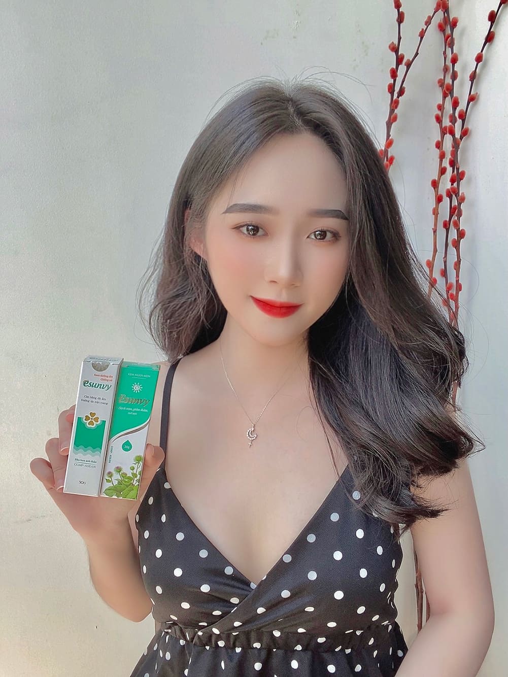 Sạch mụn, dưỡng ẩm chuyên sâu với bộ đôi kem ngừa mụn, gel dưỡng ẩm chuyên sau Esunvy
